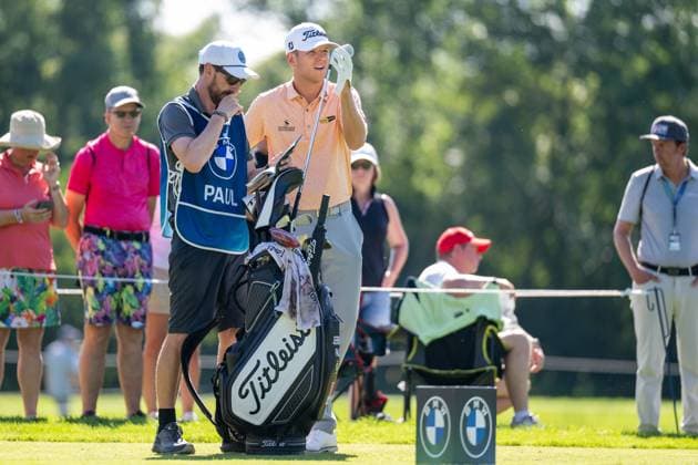 Jeremy Paul with his caddy, chooses the right iron, BMW International Open 2024, Golf, 06 07 2024 Munich Bavaria Germany Copyright: xkolbert-press UlrichxGamelx