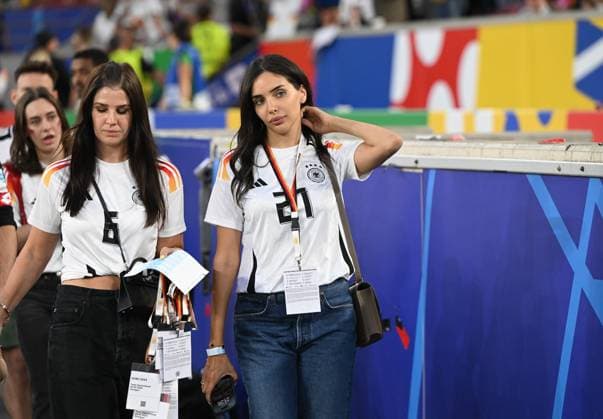 Soccer, men, season 2023 24, Euro EM 2024, quarter-final in Stuttgart, Spain Germany 2 1 n V , v l Lina Kimmich wife of Joshua Kimmich , Sara wife of Ilkay Gündogan , disappointment after final whistle, 05 07 2024, Copyright: xMatthiasxKochx