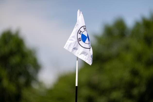 BMW flag at the 18 hole symbol image, BMW International Open 2024, Golf, 06 07 2024 Munich Bavaria Germany Copyright: xkolbert-press UlrichxGamelx