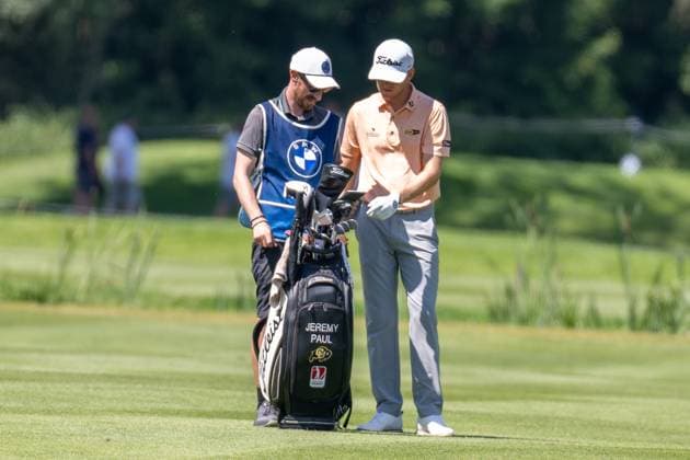 Jeremy Paul in conversation with his caddy, BMW International Open 2024, Golf, 06 07 2024 Munich Bavaria Germany Copyright: xkolbert-press UlrichxGamelx
