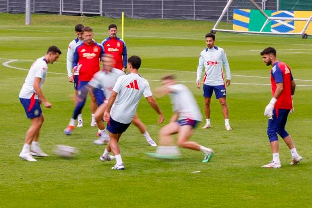Sport Bilder des Tages Spain s training session in Donaueschingen, Germany, 06 July 2024.. Spain will face France in their Euro2024 semi-final soccer match on 09 July. Spain s training session !ACHTUNG: NUR REDAKTIONELLE NUTZUNG!  Copyright: xJ.J.xGuillenx GRAF2613 20240706-55014076907009_1009