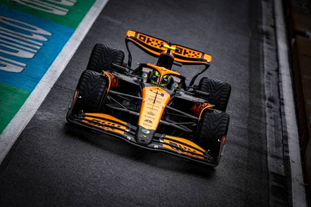 Sport Bilder des Tages 04 NORRIS Lando (gbr), McLaren F1 Team MCL38, action, pitlane, during the Formula 1 Qatar Airways British Grand Prix 2024, 12th round of the 2024 Formula One World Championship, WM, Weltmeisterschaft from July 5 to 7, 2024 on the Silverstone Circuit, in Silverstone, United Kingdom - F1 - BRITISH GRAND PRIX 2024 DPPI Panoramic 240706_R12_GRAN_BRETAGNA_DP_EA019172