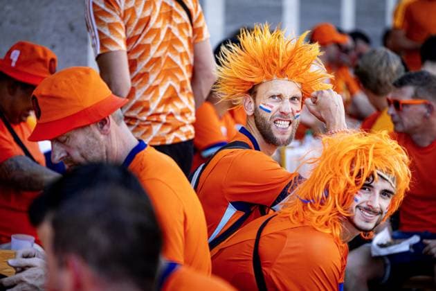 BERLIN - Dutch supporters on the day of the European Championship, EM, Europameisterschaft quarter-final between the Netherlands and Turkey. ANP RAMON VAN FLYMEN xVIxANPxSportx xxANPxIVx 502884597 originalFilename: 502884597.jpg