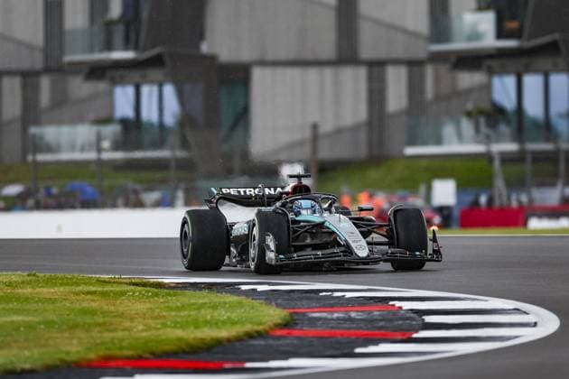 63 RUSSELL George (gbr), Mercedes AMG F1 Team W15, action during the Formula 1 Qatar Airways British Grand Prix 2024, 12th round of the 2024 Formula One World Championship, WM, Weltmeisterschaft from July 5 to 7, 2024 on the Silverstone Circuit, in Silverstone, United Kingdom - F1 - BRITISH GRAND PRIX 2024 DPPI Panoramic  240706_R12_GRAN_BRETAGNA_DP_FGOO8667