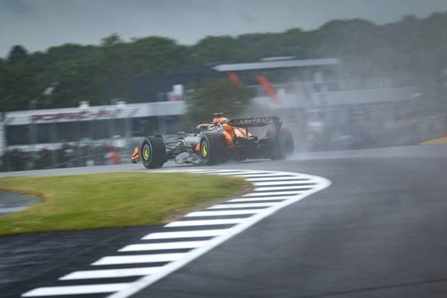 81 PIASTRI Oscar (aus), McLaren F1 Team MCL38, action during the Formula 1 Qatar Airways British Grand Prix 2024, 12th round of the 2024 Formula One World Championship, WM, Weltmeisterschaft from July 5 to 7, 2024 on the Silverstone Circuit, in Silverstone, United Kingdom - F1 - BRITISH GRAND PRIX 2024 DPPI Panoramic  240706_R12_GRAN_BRETAGNA_DP_FGOO8062
