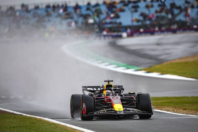 01 VERSTAPPEN Max (nld), Red Bull Racing RB20, action during the Formula 1 Qatar Airways British Grand Prix 2024, 12th round of the 2024 Formula One World Championship, WM, Weltmeisterschaft from July 5 to 7, 2024 on the Silverstone Circuit, in Silverstone, United Kingdom - F1 - BRITISH GRAND PRIX 2024 DPPI Panoramic  240706_R12_GRAN_BRETAGNA_DP_XB3_5661