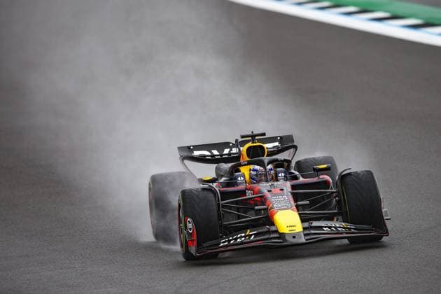 01 VERSTAPPEN Max (nld), Red Bull Racing RB20, action during the Formula 1 Qatar Airways British Grand Prix 2024, 12th round of the 2024 Formula One World Championship, WM, Weltmeisterschaft from July 5 to 7, 2024 on the Silverstone Circuit, in Silverstone, United Kingdom - F1 - BRITISH GRAND PRIX 2024 DPPI Panoramic  240706_R12_GRAN_BRETAGNA_DP_XB3_5795