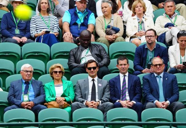 Sport Bilder des Tages Roger Federer next to his parents and Tim Henman on No.1 Court Wimbledon Tennis Championships, Day 6, The All England Lawn Tennis and Croquet Club, London, UK - 06 Jul 2024  Copyright: xJavierxGarcia Shutterstockx 14574535v