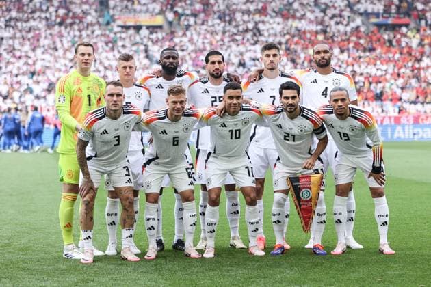 Sport, Football, UEFA EURO 2024 Quarterfinals Spain Germany 05 07 2024, Stuttgart Arena Team photo Germany Back row f L Manuel Neuer Germany, 1 , Toni Kroos Germany, 8 , Antonio Rüdiger Germany, 2 , Emre Can Germany, 25 , Kai Havertz Germany, 7 , Jonathan Tah Germany, 4 Front row f L David Raum Germany, 3 , Joshua Kimmich Germany, 6 , Jamal Musiala Germany, 10 , Ilkay Gündogan Germany, 21 , Leroy Sane Germany, 19 Stuttgart Stuttgart Arena Baden Württemberg Germany