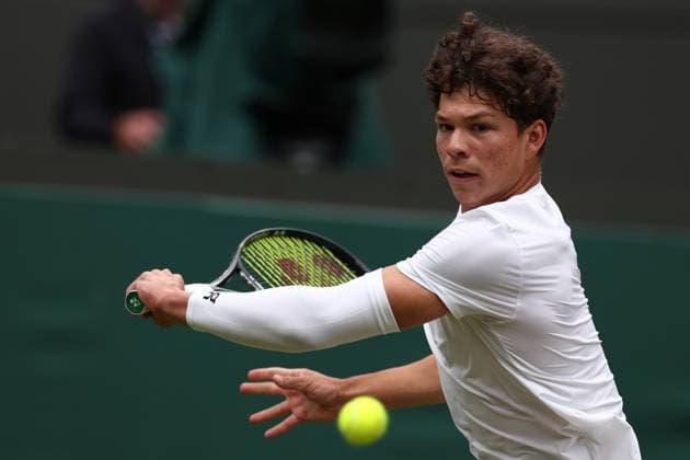 6th July 2024; All England Lawn Tennis and Croquet Club, London, England; Wimbledon Tennis Tournament, Day 6; Ben Shelton (USA) in action during his third round match against Denis Shapovalov (CAN)  ActionPlus12664827 ShaunxBrooks