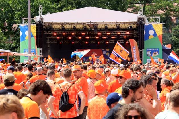 DEU, FIFA, EM 2024, Dutch fans, 06 07 2024, Hammerskjoeldplatz, Berlin, DEU, FIFA, EM 2024, Dutch fans, in the picture photo Juergen Engler nordphoto GmbH nordphotoxGmbHx xEngler nph00076