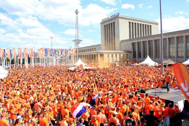 DEU, FIFA, EM 2024, Dutch fans, 06 07 2024, Hammerskjoeldplatz, Berlin, DEU, FIFA, EM 2024, Dutch fans, in the picture photo Juergen Engler nordphoto GmbH nordphotoxGmbHx xEngler nph00076
