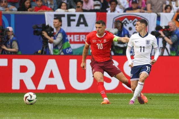 Granit Xhaka Switzerland, 10 and Phil Foden England, 11 , Football, UEFA , European Championship, Quarter-final 2024, England vs Switzerland, 06 07 2024, Duesseldorf Arena, Duesseldorf, Germany Duesseldorf Duesseldorf Arena Nordrhein Westfalen Germany Copyright: xGrantxHubbsx