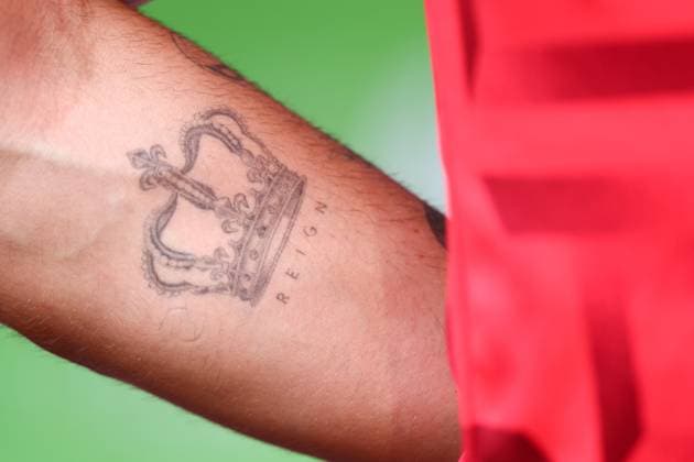 England gegen die Schweiz 6. Juli 2024, Düsseldorf UEFA EUROs Viertelfinale England gegen die Schweiz Ein Tattoo auf dem Arm von Luke Shaw aus England Foto Charlotte Wilson Abseits Düsseldorf Deutschland  Copyright: xCharlottexWilsonx xOffsidexOffside