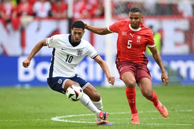 DUSSELDORF - (l-r) Jude Bellingham of England, Manuel Akanji of Switzerland during the UEFA EURO, EM, Europameisterschaft,Fussball 2024 quarter-final match between England and Switzerland at the Dusseldorf Arena on July 6, 2024 in Dusseldorf, Germany. ANP Hollandse Hoogte UEFA EURO 2024 2024 xVIxANPxSportx xGerritxvanxKeulenxIVx 502903926 originalFilename: 502903926.jpg