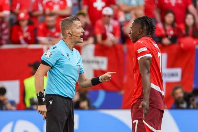 Referee Daniele Orsato Italy makes an announcement to Breel Embolo Switzerland, 07 , Football, UEFA , European Championship, Quarter-final 2024, England vs Switzerland, 06 07 2024, Duesseldorf Arena, Duesseldorf, Germany Duesseldorf Duesseldorf Arena North Rhine-Westphalia Germany Copyright: xGrantxHubbsx