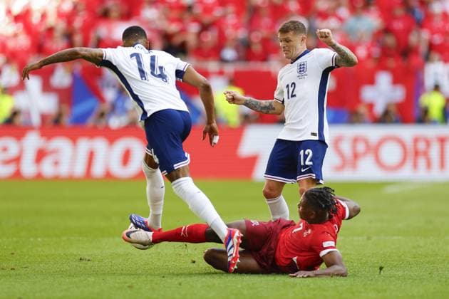 DUSSELDORF, Dusseldorf Arena ,06-07-2024 , European Football Championship Euro2024, round of 8 match no.48 between England and Switzerland, (L-R) England player Ezra Ngoyo Konsa, Switzerland player Breel Embolo, England player Kieran Trippier England - Switzerland (Euro2024)  x25694866x Copyright: