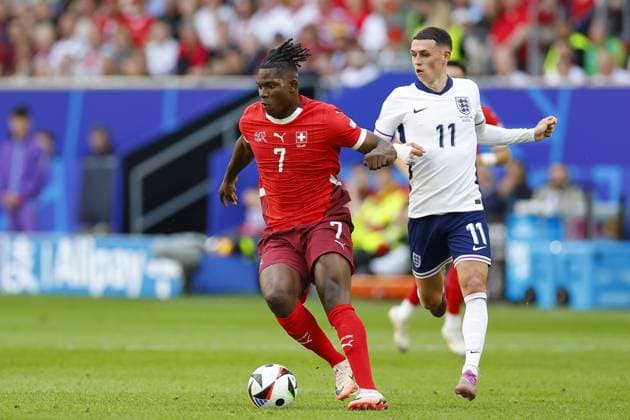 DUSSELDORF, Dusseldorf Arena ,06-07-2024 , European Football Championship Euro2024, round of 8 match no.48 between England and Switzerland, (L-R) Switzerland player Breel Embolo, England player Phil Foden England - Switzerland (Euro2024)  x25694929x Copyright: