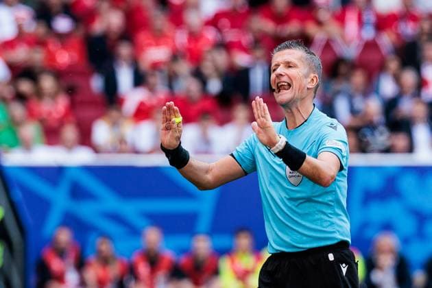 UEFA EURO 2024 England Switzerland 06 07 2024 Referee Daniel Orsato ITA gestures UEFA EURO 2024 England Switzerland Düsseldorf Arena, Düsseldorf on 06 07 2024 Copyright: xBEAUTIFULxSPORTS Wunderlx
