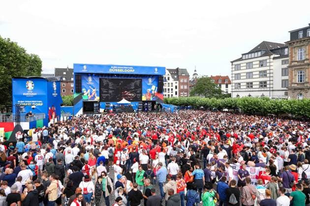Fan Zone Burgplatz in Düsseldorf Public Viewing UEFA EURO 2024 England vs. Switzerland 06 07 2024 Fan Zone Burgplatz in Düsseldorf Public Viewing UEFA EURO 2024 England vs. Switzerland on 06 07 2024, Düsseldorf Copyright: xBEAUTIFULxSPORTS KennyxBeelex