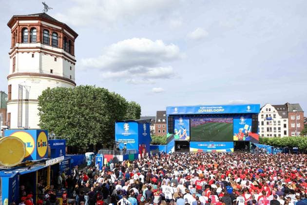 Fan Zone Burgplatz in Düsseldorf Public Viewing UEFA EURO 2024 England vs. Switzerland 06 07 2024 Fan Zone Burgplatz in Düsseldorf Public Viewing UEFA EURO 2024 England vs. Switzerland on 06 07 2024, Düsseldorf Copyright: xBEAUTIFULxSPORTS KennyxBeelex