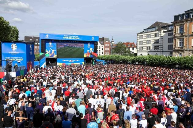 Fan Zone Burgplatz in Düsseldorf Public Viewing UEFA EURO 2024 England vs. Switzerland 06 07 2024 Fan Zone Burgplatz in Düsseldorf Public Viewing UEFA EURO 2024 England vs. Switzerland on 06 07 2024, Düsseldorf Copyright: xBEAUTIFULxSPORTS KennyxBeelex