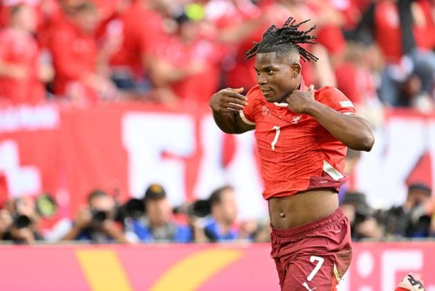 240706 EURO2024 ENGLAND VS SWITZERLAND Breel Embolo (7) of Switzerland celebrates after scoring the 0-1 goal during a soccer game between the national teams of England and Switzerland in a Quarter Final knock out game of the UEFA EURO, EM, Europameisterschaft,Fussball 2024 tournament , on Saturday 6 July 2024 in Dusseldorf , Germany . photo sportpix David Catry Dusseldorf GERMANY  Copyright: xx 472790