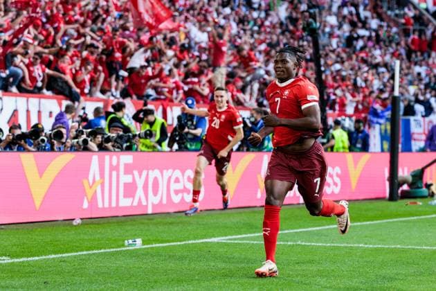 UEFA EURO 2024 England Switzerland 06 07 2024 Cheers for 0 1 by Breel Donald Embolo Switzerland, 7 UEFA EURO 2024 England Switzerland Düsseldorf Arena, Düsseldorf on 06 07 2024 Copyright: xBEAUTIFULxSPORTS Wunderlx