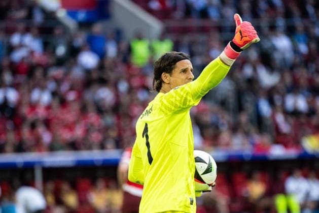 240706 Goalkeeper Yann Sommer of Switzerland during the UEFA Euro 2024 Football Championship quarterfinal between England and Switzerland on July 6, 2024 in Düsseldorf Photo Mathias Bergeld BILDBYRAN kod MB MB0943 fotboll football soccer fotballs em europamästerskap em uefa euro uefa european football championship euro 2024 kvartfinal quarterfinal quarterfinals england schweiz switzerland bbeng  Copyright: MATHIASxBERGELD BB240706MB094