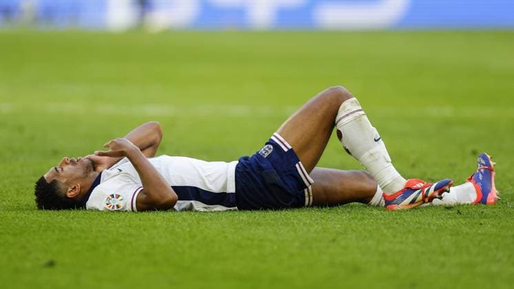 DUSSELDORF, Dusseldorf Arena ,06-07-2024 , European Football Championship Euro2024, round of 8 match no.48 between England and Switzerland, England player Jude Bellingham injured England - Switzerland (Euro2024)  x25697062x Copyright: