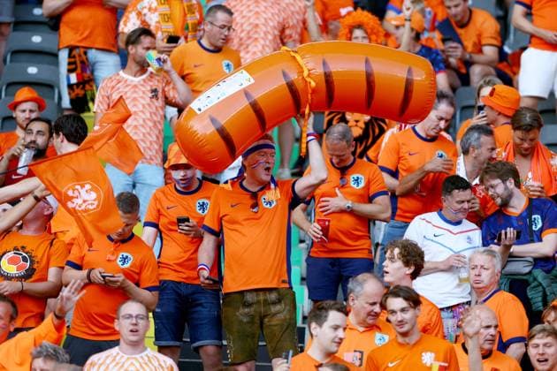 Netherlands Fans with a giant Sausage Netherlands v Turkiye, UEFA European Championship, EM, Europameisterschaft 2024, Quarter Final, Football, Olympiastadion, Berlin, Germany, 06 Jul 2024 EDITORIAL USE ONLY No use with unauthorised audio, video, data, fixture lists, club league logos or live services. Online in-match use limited to 120 images, no video emulation. No use in betting, games or single club league player publications.  Copyright: xKieranxMcManus Shutterstockx 14571393o