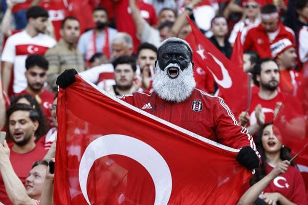BERLIN - Turkish supporters during the UEFA EURO, EM, Europameisterschaft,Fussball 2024 quarter-final match between the Netherlands and Turkey at the Olympiastadion on July 6, 2024 in Berlin, Germany. ANP MAURICE VAN STEEN UEFA EURO 2024 2024 xVIxANPxSportx xxANPxIVx 502914692 originalFilename: 502914692.jpg
