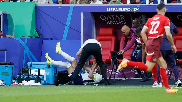 06 07 2024, Football, Euro 2024, Quarterfinals, England Switzerland, GER, Duesseldorf, Arena, Picture of Harry Kane England, 9 on the bench Copyright: HMBxMedia xHeikoxBecker