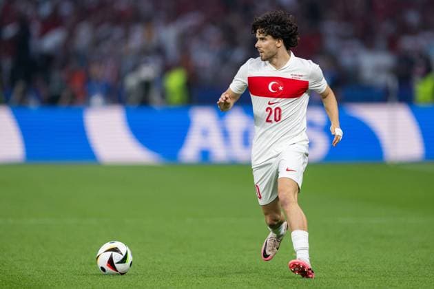 240706 Ferdi Kadiouglu of Türkiye during the UEFA Euro 2024 Football Championship quarterfinal between Netherlands and Türkiye on July 6, 2024 in Berlin Photo Jesper Zerman BILDBYRAN kod JZ JZ0552 fotboll football soccer fotball fotballs em europamästerskap em uefa euro uefa european football championship euro 2024 nederlande holland netherlands türkiye bbeng  Copyright: JESPERxZERMAN BB240706JZ039