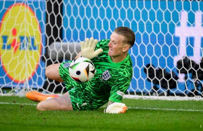 Goalkeeper PICKFORD Jordan ENG saves the penalty kick from AKANJI Manuel SUI not in picture Parade, Action, Quarterfinal, Match M48, England ENG Switzerland SUI , on 06 07 2024 in Duesseldorf Germany European Football Championship 2024 from 14 06 14 07 2024 in Germany Â