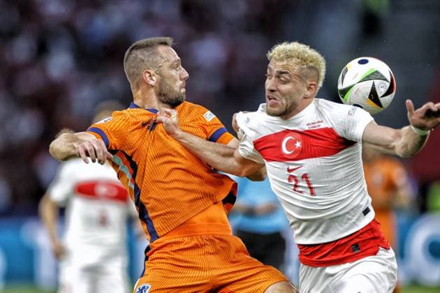 BERLIN, 06-07-2024, Olympia Stadium , European Football Championship Euro2024, Quarter finals match no.47 between Netherlands and Turkiye. Netherlands player Stefan de Vrij, Turkiye player Baris Yilmaz. Netherlands - Turkiye (Euro2024)  x25698255x Copyright: