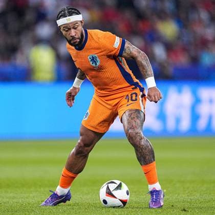 2024-07-06 Netherlands v Turkiye - Quarter-Final - UEFA EURO, EM, Europameisterschaft,Fussball 2024 BERLIN, GERMANY - JULY 6: Memphis Depay of the Netherlands dribbles during the Quarter-Final - UEFA EURO 2024 match between Netherlands and Turkiye at Olympiastadion on July 6, 2024 in Berlin, Germany. (Photo by Joris Verwijst BSR Agency) Berlin Germany Content not available for redistribution in The Netherlands directly or indirectly through any third parties. Copyright: xBSRxAgencyx