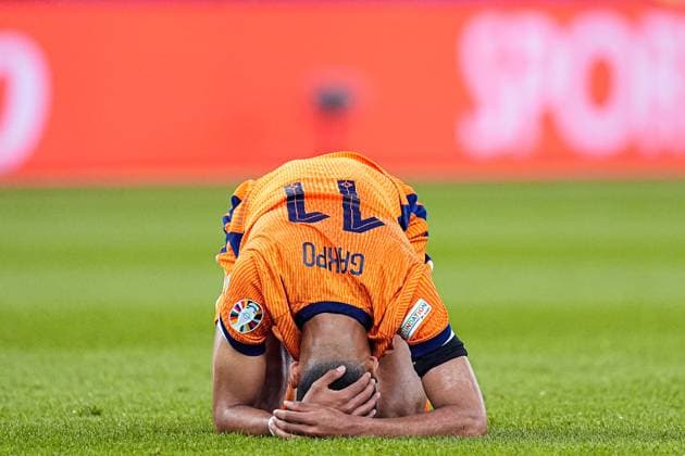2024-07-06 Netherlands v Turkiye - Quarter-Final - UEFA EURO, EM, Europameisterschaft,Fussball 2024 BERLIN, GERMANY - JULY 6: Cody Gakpo of the Netherlands hurt on the ground during the Quarter-Final - UEFA EURO 2024 match between Netherlands and Turkiye at Olympiastadion on July 6, 2024 in Berlin, Germany. (Photo by Joris Verwijst BSR Agency) Berlin Germany Content not available for redistribution in The Netherlands directly or indirectly through any third parties. Copyright: xBSRxAgencyx