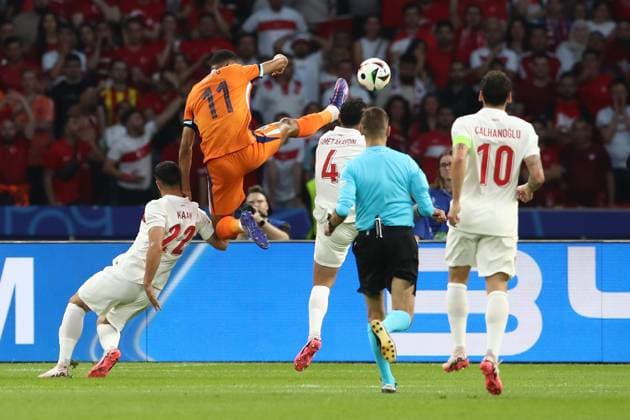 06 07 2024, xtgx, Football EM 2024 1 4 Final, Netherlands Turkey emspor, v l Kaan Ayhan Turkey Turkey Cody Gakpo Netherlands Samet Akaydin Turkey Turkey Referee Referee Clemont Turpin France Hakan Calhanoglu Turkey Turkey Turkey duel, action, action, battle for the ball UEFA REGULATIONS PROHIBIT ANY USE OF PHOTOGRAPHS as IMAGE SEQUENCES and or QUASI VIDEO Berlin