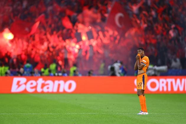 Denzel Dumfries of Netherlands looks dejected after Samet Akaydin of Türkiye scores the opening goal 0-1 as the Turkey fans celebrate Netherlands v Turkiye, UEFA European Championship, EM, Europameisterschaft 2024, Quarter Final, Football, Olympiastadion, Berlin, Germany, 06 Jul 2024 EDITORIAL USE ONLY No use with unauthorised audio, video, data, fixture lists, club league logos or live services. Online in-match use limited to 120 images, no video emulation. No use in betting, games or single club league player publications. Copyright: xKieranxMcManus Shutterstockx 14571393at