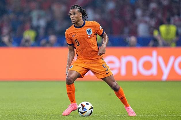 2024-07-06 Netherlands v Turkiye - Quarter-Final - UEFA EURO, EM, Europameisterschaft,Fussball 2024 BERLIN, GERMANY - JULY 6: Nathan Ake of the Netherlands dribbles during the Quarter-Final - UEFA EURO 2024 match between Netherlands and Turkiye at Olympiastadion on July 6, 2024 in Berlin, Germany. (Photo by Joris Verwijst BSR Agency) Berlin Germany Content not available for redistribution in The Netherlands directly or indirectly through any third parties. Copyright: xBSRxAgencyx