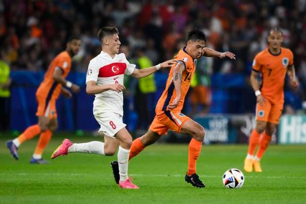 Netherlands v Turkiye - UEFA EURO, EM, Europameisterschaft,Fussball 2024 Tijjani Reijnders of Netherlands competes for the ball with Arda Guler of Turkiye during the UEFA EURO 2024 quarter-final football match between Netherlands and Turkiye. Berlin Germany Copyright: xNicolòxCampox