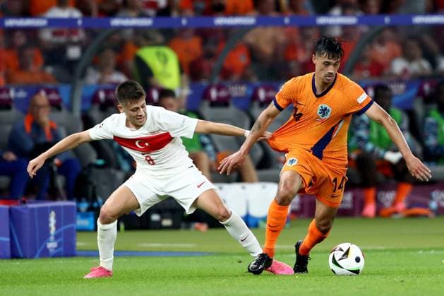 06 07 2024, xtgx, Football EM 2024 1 4 Final, Netherlands Turkey emspor, v l Arda Güler Turkey Turkey Tijjani Reijnders Netherlands duel, action, action, battle for the ball UEFA REGULATIONS PROHIBIT ANY USE OF PHOTOGRAPHS as IMAGE SEQUENCES and or QUASI VIDEO Berlin