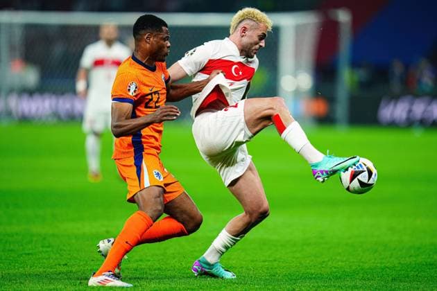 Denzel Dumfries Netherlands, 22 , Baris Alper Yilmaz Turkey, 21 GER, Netherlands vs Turkey, European Football Championship, UEFA Euro 2024, quarter-finals, 06 07 2024 GER, Netherlands vs Turkey, European Football Championship, UEFA Euro 2024, quarter-finals, 06 07 2024 Berlin Copyright: xEibner-Pressefoto MarcelxvonxFehrnx EP_MFN