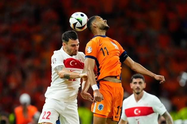 Netherlands v Türkiye: Quarter-Final - UEFA EURO, EM, Europameisterschaft,Fussball 2024 Kaan Ayhan defensive midfield of Turkey and Galatasaray and Cody Gakpo Left Winger of Netherland and Liverpool FC compete for the ball during the UEFA EURO 2024 quarter-final match between Netherlands and Türkiye at Olympiastadion on July 6, 2024 in Berlin, Germany. Berlin Germany  Copyright: xJosexBretonx originalFilename:bretonhernandez-netherla240706_npg1w.jpg