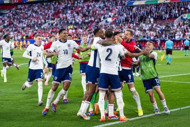 240706 Jude Bellingham, Ivan Toney, Kyle Walker, Harry Kane and Kieran Trippier of England celebrate after the UEFA Euro 2024 Football Championship quarterfinal between England and Switzerland on July 6, 2024 in Düsseldorf Photo Mathias Bergeld BILDBYRAN kod MB MB0943 fotboll football soccer fotballs em europamästskap em uefa euro uefa european football championship euro 2024 kvartfinal quarterfinal quarterfinals england schweiz switzerland bbeng jubel  Copyright: MATHIASxBERGELD BB240706MB160