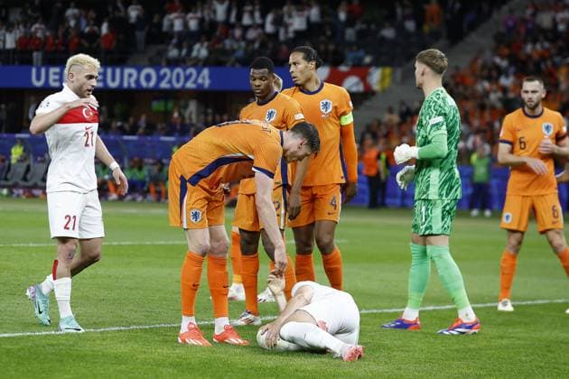 BERLIN, 06-07-2024, Olympia Stadium , European Football Championship Euro2024, Quarter finals match no.47 between Netherlands and Turkiye Netherlands player Virgil van Dijk, Turkiye player Baris Yilmaz. Netherlands - Turkiye (Euro2024)  x25698879x Copyright: