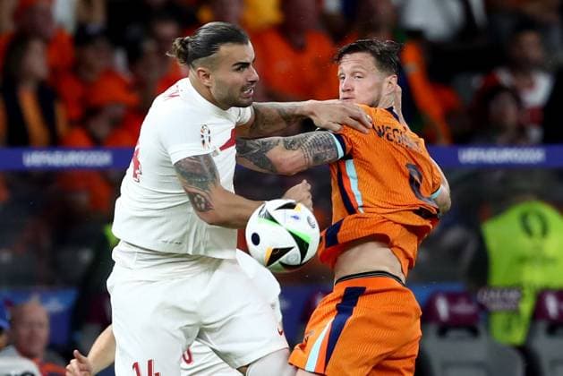 06 07 2024, xtgx, European Football Championship 2024 1 4 Final, Netherlands Turkey emspor, v l Abdulkerim Bardakci Turkey Turkey Georginio Wijnaldum Netherlands 9 duel, action, action, battle for the ball UEFA REGULATIONS PROHIBIT ANY USE OF PHOTOGRAPHS as IMAGE SEQUENCES and or QUASI VIDEO Berlin