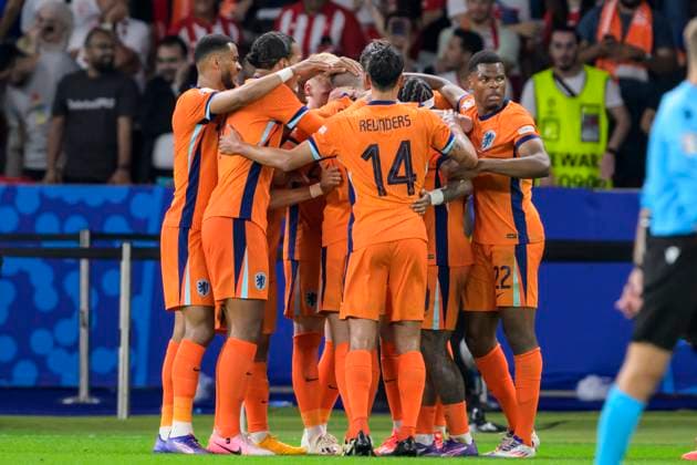 GER, Berlin, Football, European Championship quarter-final, Netherlands vs Turkey, European Football Championship 2024, UEFA EURO 2024, SP, Olympia Stadion Berlin, After Stefan De Vrij NED equalizes to 1 1, 06 , goal, goal, cheering, goal celebration, joy, enthusiasm, celebrates, 06 07 2024, Copyright: HMBxMedia UwexKoch
