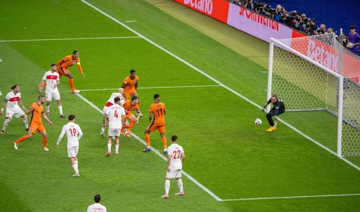 Football, Men, Season 2023 24, UEFA Euro EM 2024, Quarterfinals in Berlin, Netherlands Turkey, Stefan de Vrij 2 v l, Netherlands scores the goal to 1 1 against Towart Mert Günok Cakir Turkey , 06 07 2024, Copyright: xMatthiasxKochx